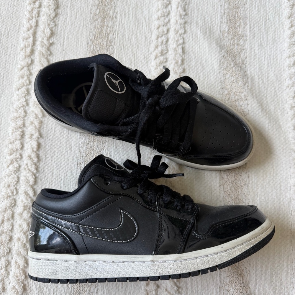 Nike Black and White Sneakers